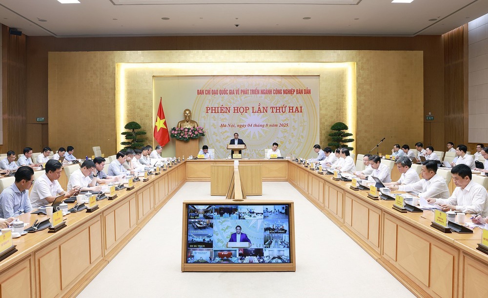 Thủ tướng Phạm Minh Chính chủ trì họp Ban Chỉ đạo quốc gia về phát triển ngành công nghiệp bán dẫn - Ảnh 1.