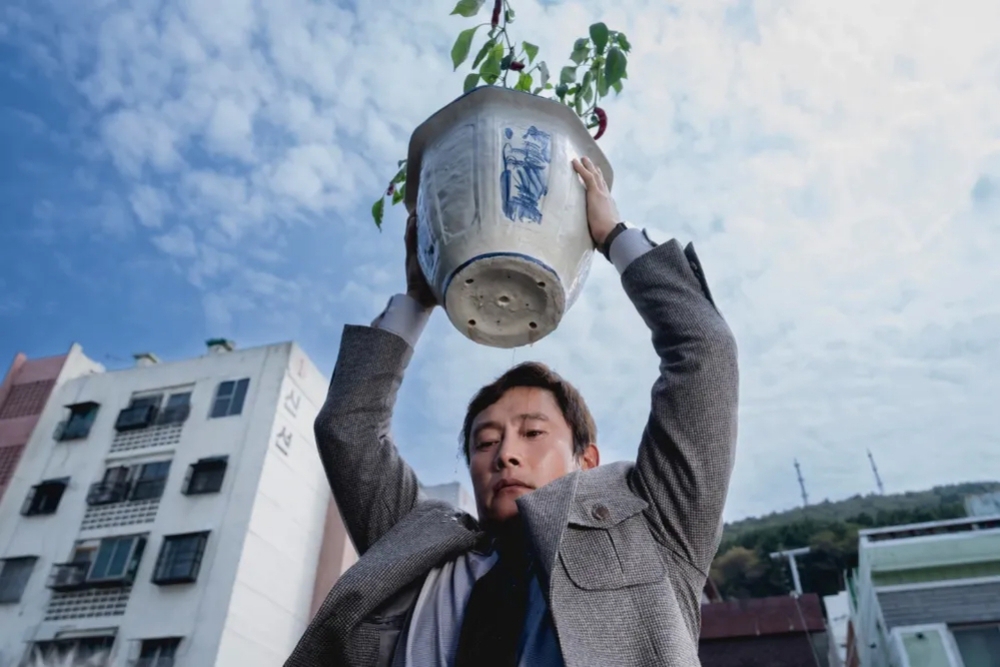 Phim mới của Lee Byung Hun sẽ khai mạc Liên hoan phim quốc tế Busan lần thứ 30 - Ảnh 1.