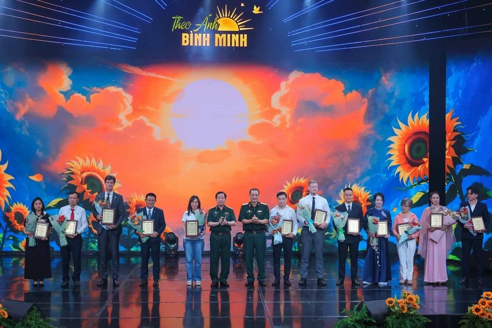 vnapotalchuongtrinhgiaoluu-nghethuattheoanhbinhminh8192452-1754408334847481758568.jpg