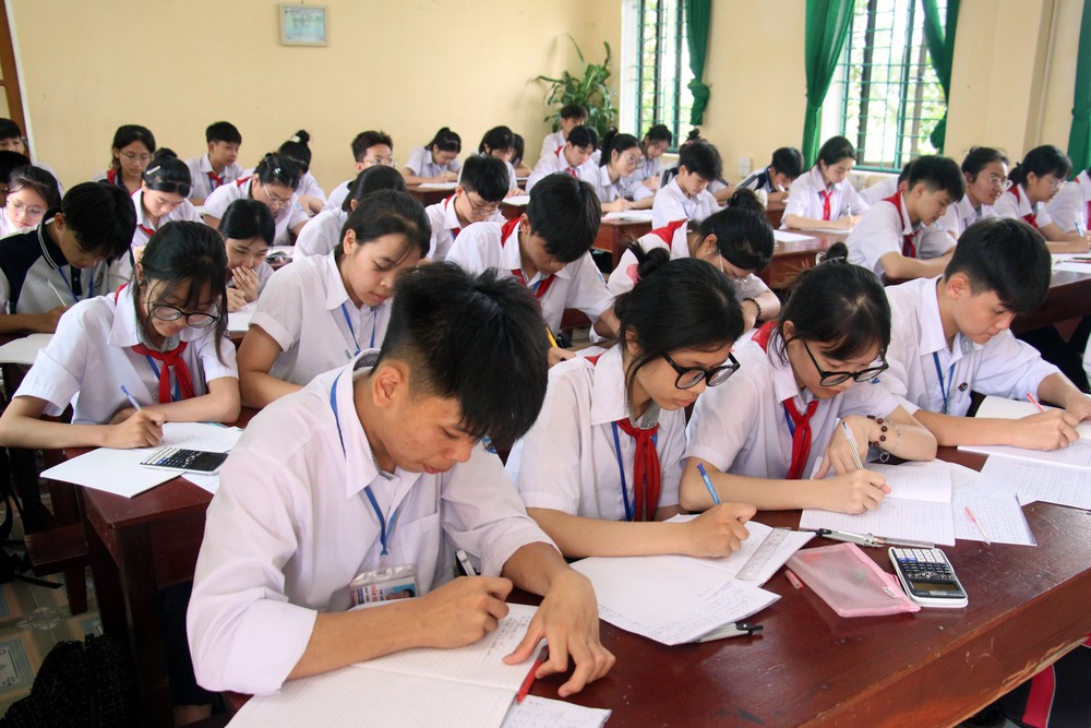Tổ chức dạy học 2 buổi/ngày bảo đảm không gây quá tải, phù hợp với học sinh - Ảnh 1. Tổ chức dạy học 2 buổi/ngày bảo đảm không gây quá tải, phù hợp với học sinh - Ảnh 1.