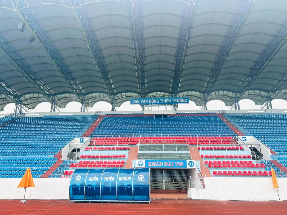 Sân vận động tổ chức trận Siêu cúp quốc gia 2025 đẹp như mơ trước giờ khởi tranh b - Ảnh 2.