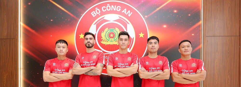 CLB Công An TP.HCM ra mắt Tiến Linh, kỳ vọng lấy lại hào quang  - Ảnh 1.