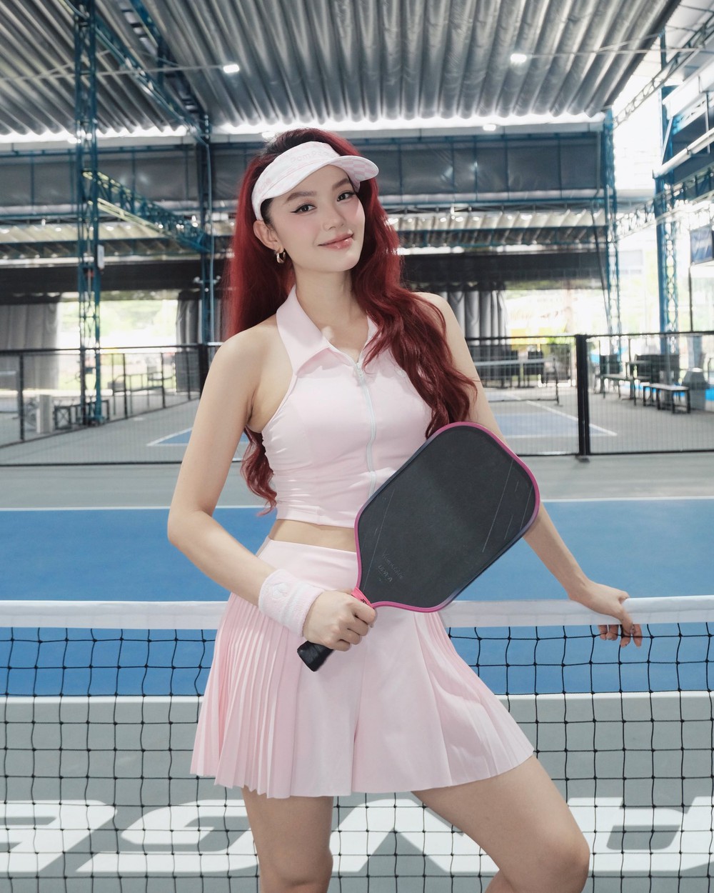 Khoe nhan sắc ngọt ngào trên sân pickleball, nữ ca sĩ nhận 'mưa' lời khen - Ảnh 1. Khoe nhan sắc ngọt ngào trên sân pickleball, nữ ca sĩ nhận 'mưa' lời khen - Ảnh 1.