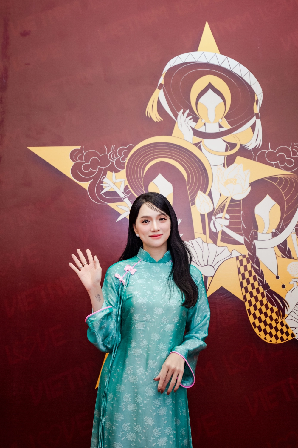 Noo Phước Thịnh, Hương Giang và dàn sao góp mặt tại buổi ra mắt dự án &quot;Vietnam Love&quot; - Ảnh 2.