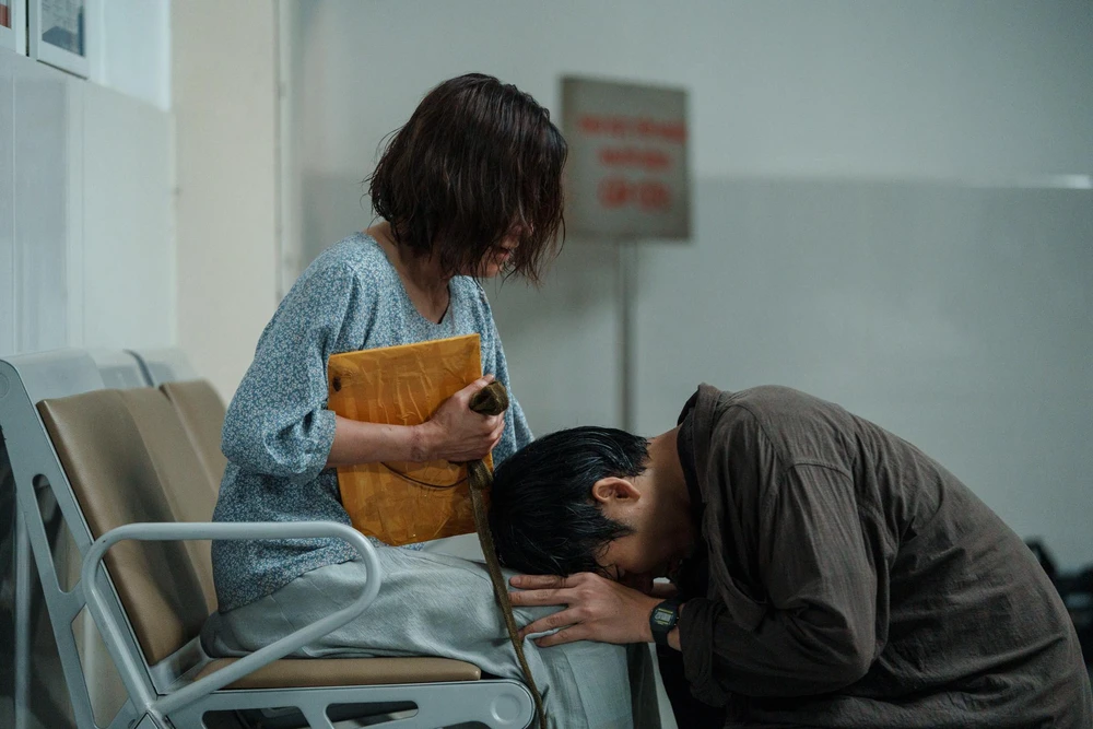 Từ &quot;Mai&quot; đến &quot;Mang mẹ đi bỏ&quot;: Tuấn Trần và Hồng Đào tái hợp, liệu có tạo nên kỳ tích phòng vé mới? - Ảnh 3.