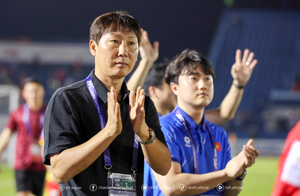 HLV Kim Sang Sik: ‘Văn hóa và sự kết nối là chìa khóa thành công của đội tuyển Việt Nam’ - Ảnh 1. HLV Kim Sang Sik: ‘Văn hóa và sự kết nối là chìa khóa thành công của đội tuyển Việt Nam’ - Ảnh 1.