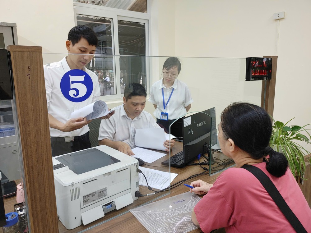 Chính quyền địa phương 2 cấp: Hà Nội triển khai đồng bộ chữ ký số chuyên dùng công vụ - Ảnh 2. Chính quyền địa phương 2 cấp: Hà Nội triển khai đồng bộ chữ ký số chuyên dùng công vụ - Ảnh 2.