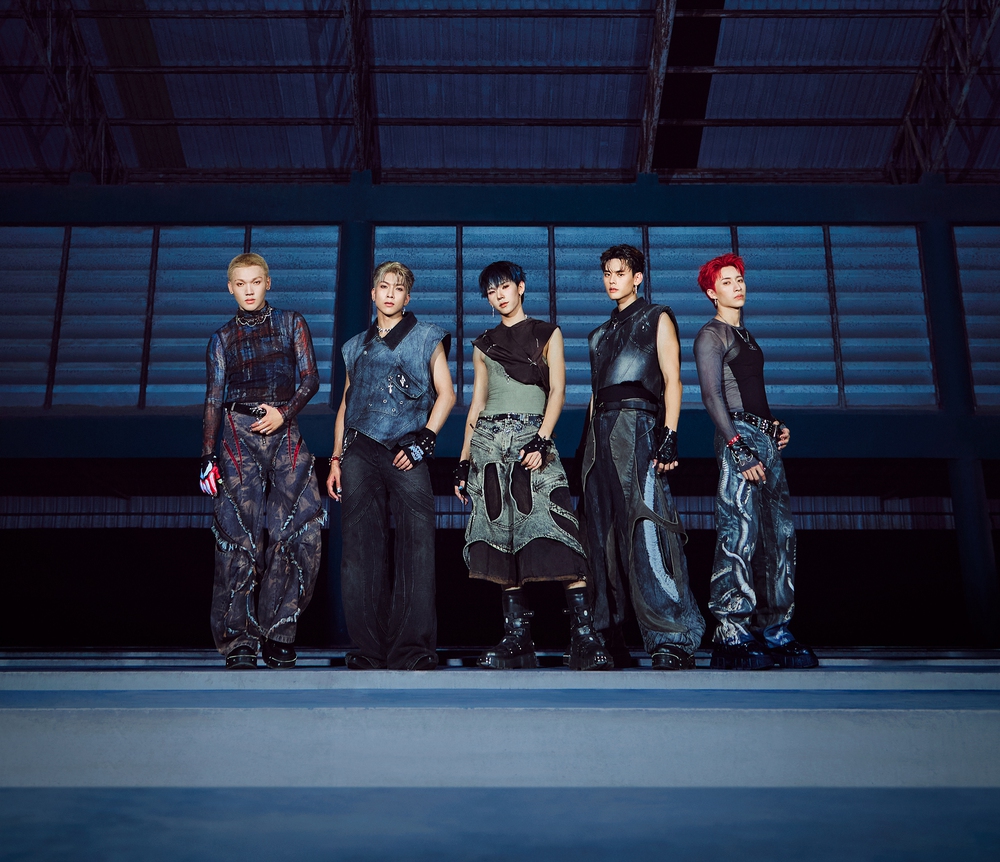PERSES với visual đầy bùng nổ trong MV “Freeze” - Ảnh 1. PERSES với visual đầy bùng nổ trong MV “Freeze” - Ảnh 1.