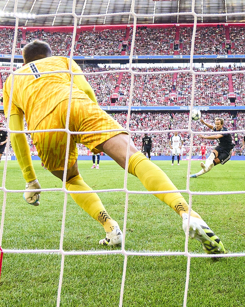 Harry Kane sút penalty lên trời khi đối đầu Tottenham - Ảnh 1.