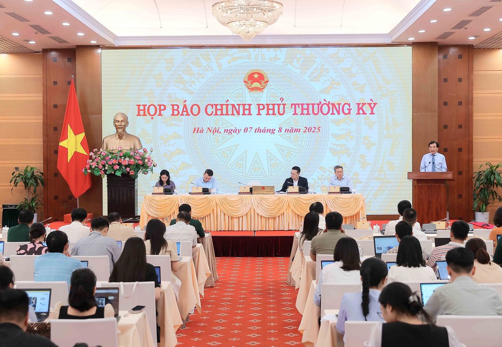 Họp báo Chính phủ thường kỳ: Chương trình diễu binh, diễu hành được tổ chức trọng thể, trang nghiêm, chính quy, an ninh an toàn và tiết kiệm - Ảnh 1. Họp báo Chính phủ thường kỳ: Chương trình diễu binh, diễu hành được tổ chức trọng thể, trang nghiêm, chính quy, an ninh an toàn và tiết kiệm - Ảnh 1.