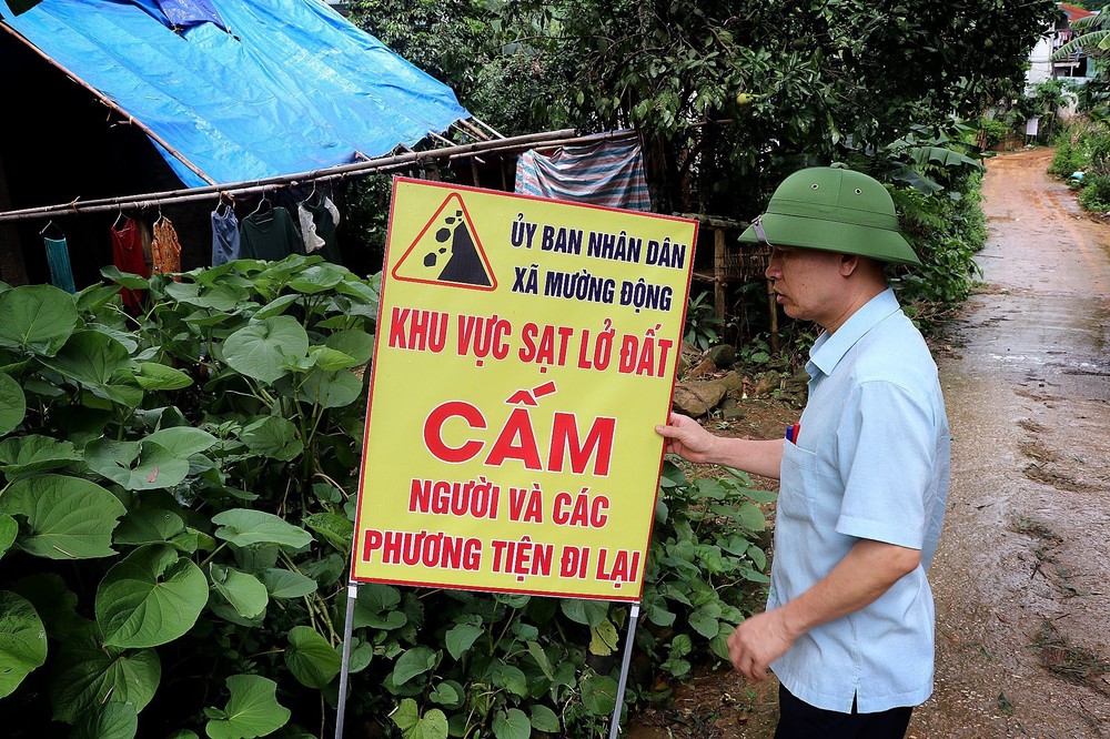 Cảnh báo mưa dông kèm lốc sét ở Hà Nội và mưa lớn ở Bắc Bộ - Ảnh 3.