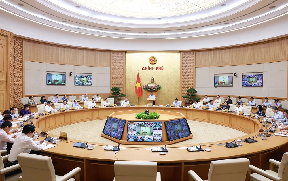 Thủ tướng Phạm Minh Chính chủ trì Phiên họp Chính phủ thường kỳ tháng 7, trực tuyến với 34 địa phương - Ảnh 1.