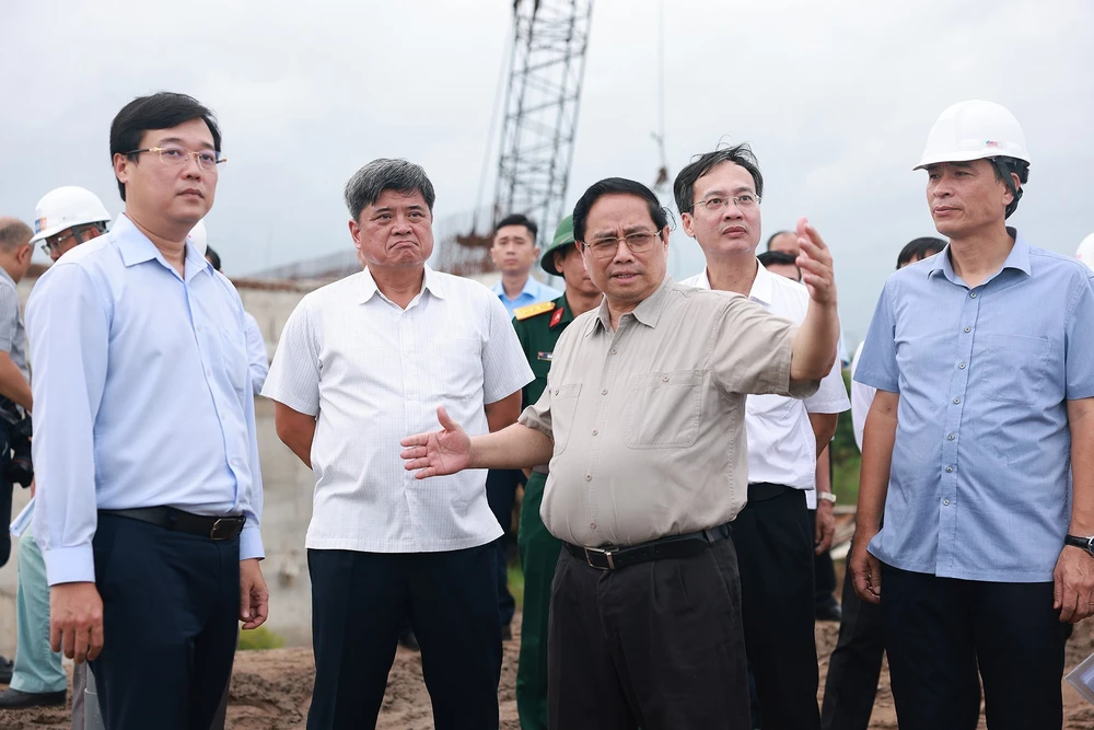 Thủ tướng Phạm Minh Chính kết luận: Nỗ lực hoàn thành mục tiêu 3.000 km cao tốc trong năm 2025 - Ảnh 1.