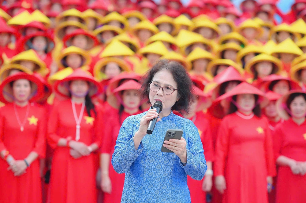 Di sản áo dài