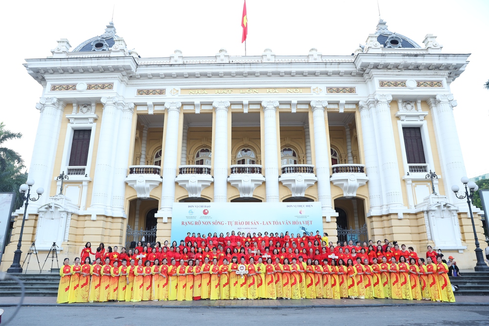 Di sản áo dài