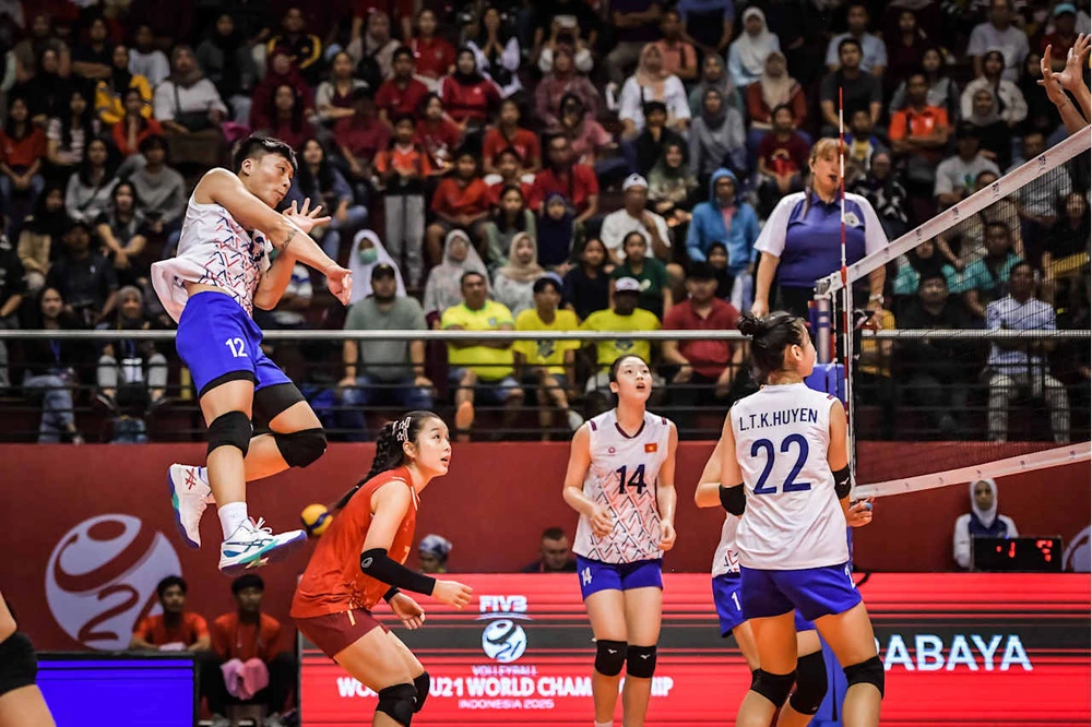 TRỰC TIẾP bóng chuyền Việt Nam vs Serbia: U21 Việt Nam thắng set 1 - Ảnh 2.