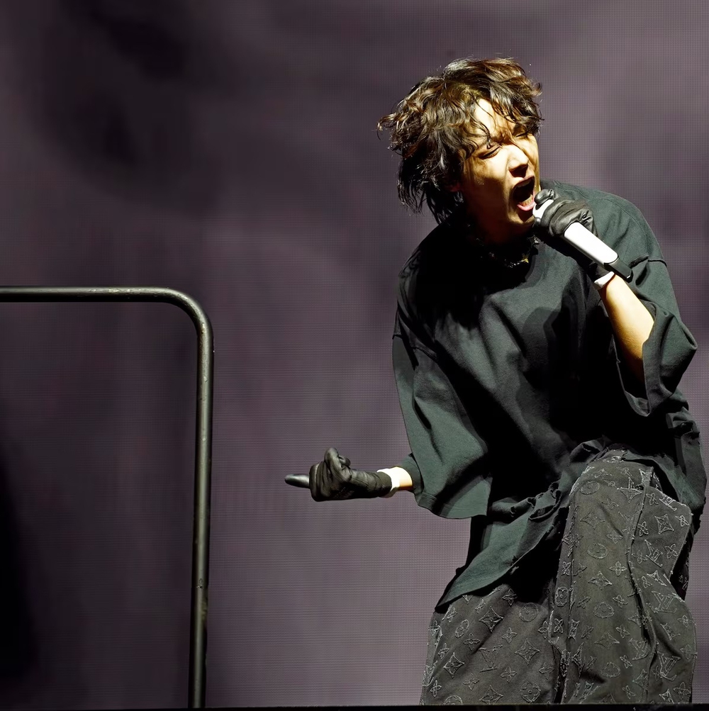 j-hope2-1754619195576248959519.jpg
