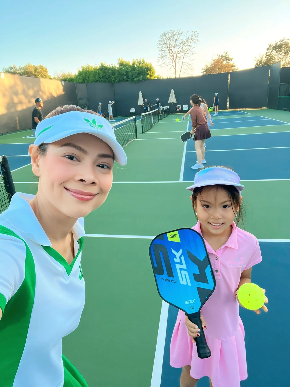 Nữ ca sĩ được tán dương bởi tuyên bố 'càng stress, càng nên chơi' về pickleball - Ảnh 2.