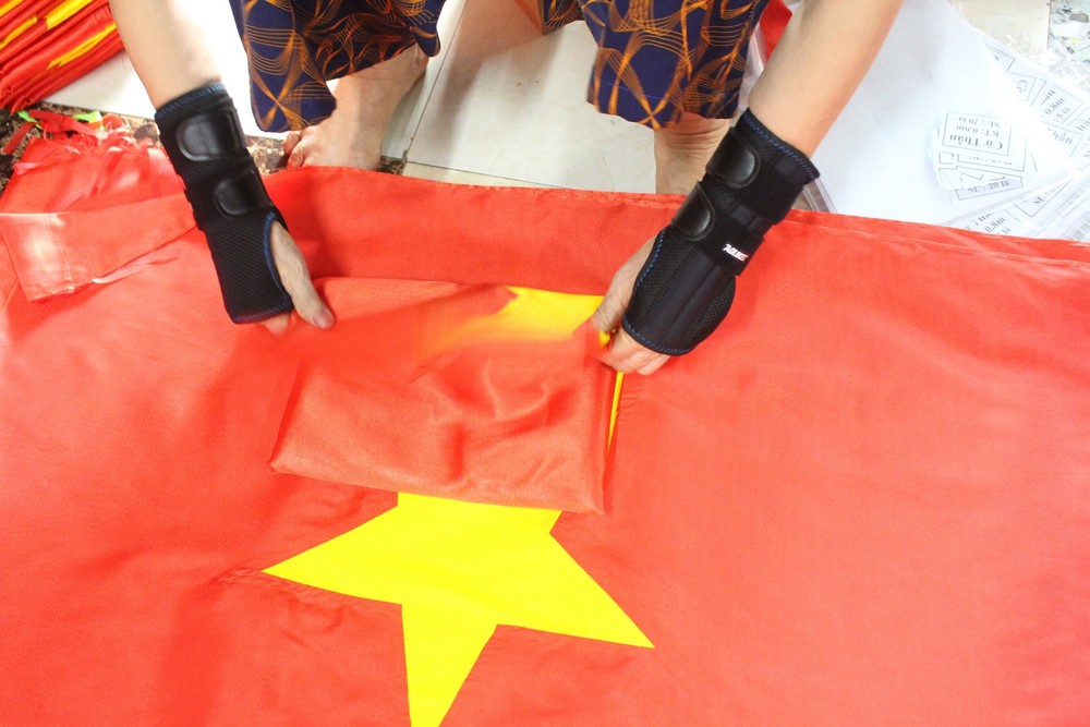 80 năm Quốc khánh: Những thôn ở Hà Nội thắm đỏ sắc cờ Tổ quốc - Ảnh 6.