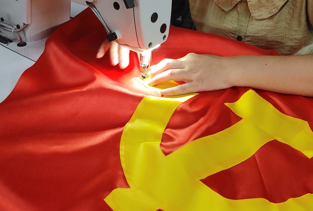 80 năm Quốc khánh: Những thôn ở Hà Nội thắm đỏ sắc cờ Tổ quốc - Ảnh 5.