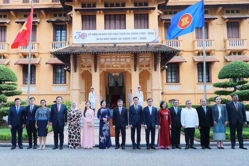 Lễ thượng cờ kỷ niệm 58 năm Ngày thành lập ASEAN - Ảnh 7.