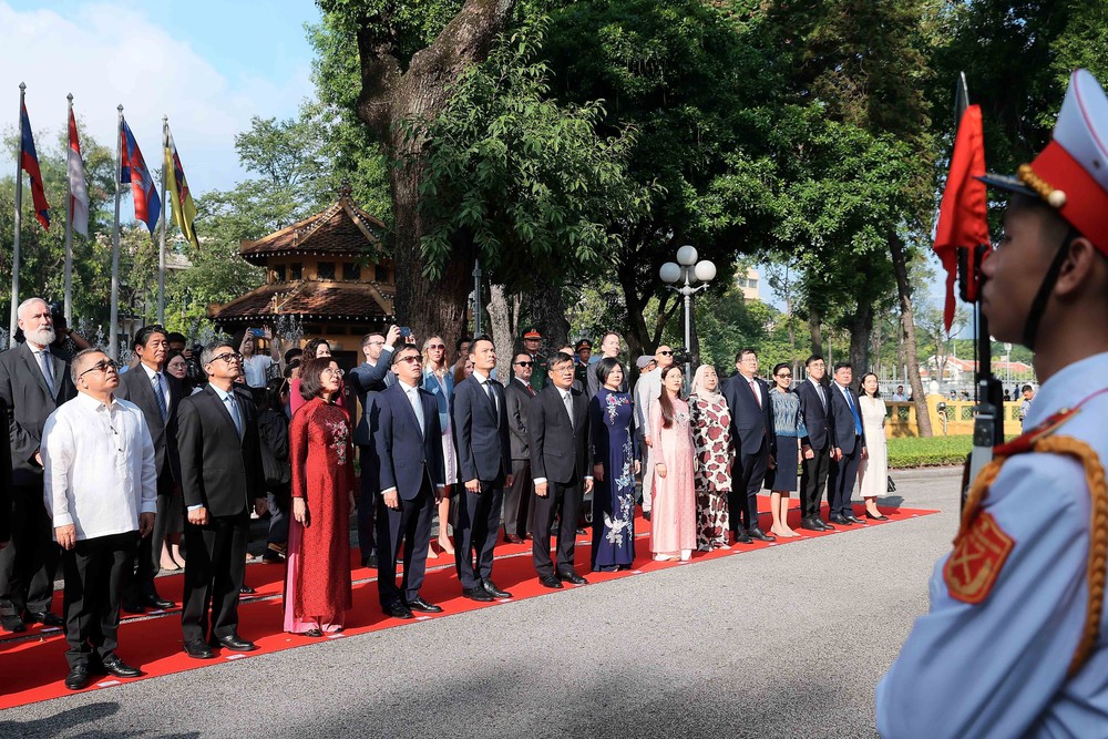 Lễ thượng cờ kỷ niệm 58 năm Ngày thành lập ASEAN - Ảnh 3.