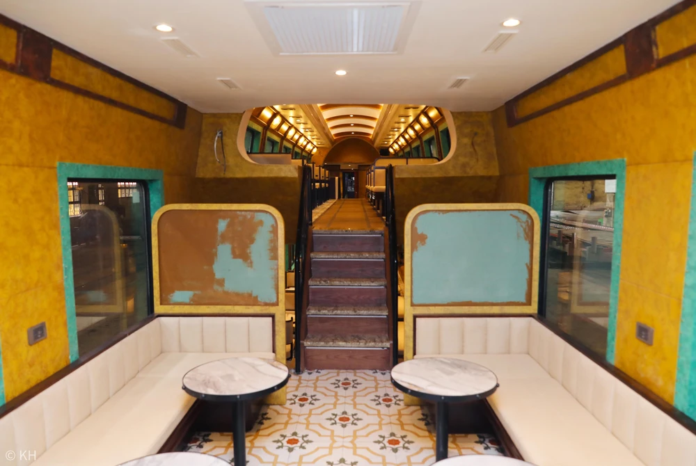 &quot;The Hanoi Train&quot; - tàu hỏa du lịch 2 tầng, điểm nhấn mới của Hà Nội dịp 80 năm Quốc khánh - Ảnh 6.