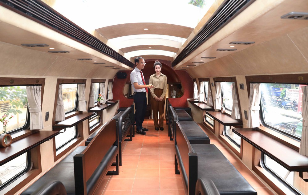 &quot;The Hanoi Train&quot; - tàu hỏa du lịch 2 tầng, điểm nhấn mới của Hà Nội dịp 80 năm Quốc khánh - Ảnh 3.