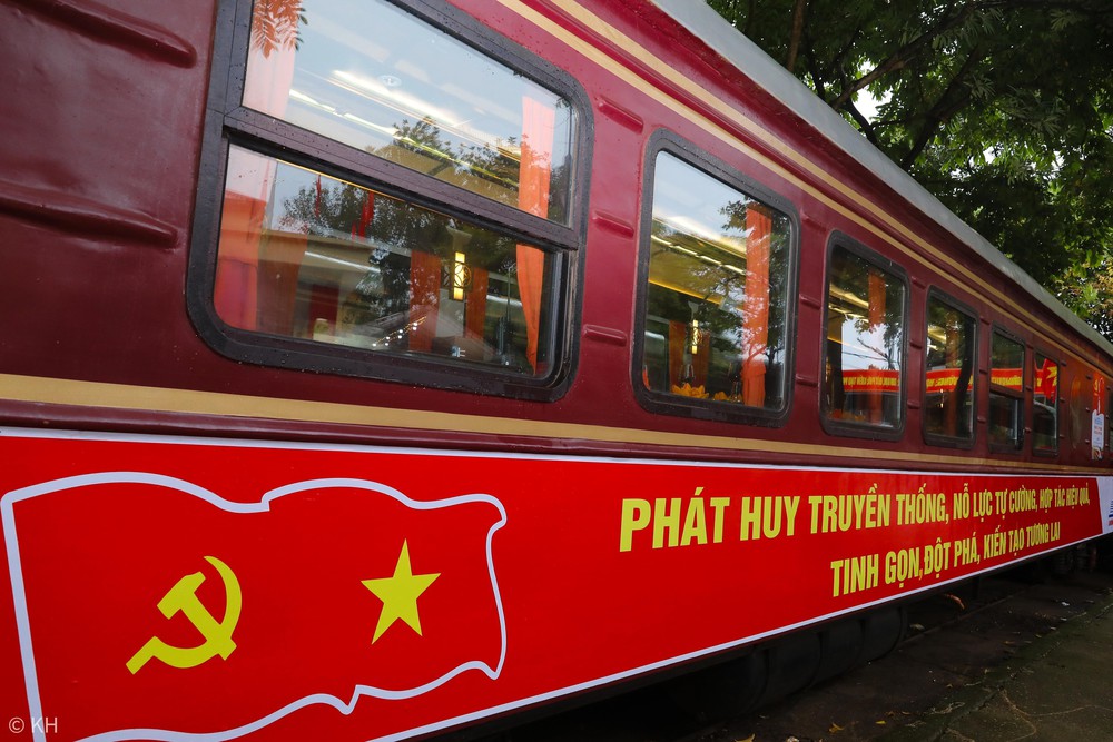 &quot;The Hanoi Train&quot; - tàu hỏa du lịch 2 tầng, điểm nhấn mới của Hà Nội dịp 80 năm Quốc khánh - Ảnh 2.