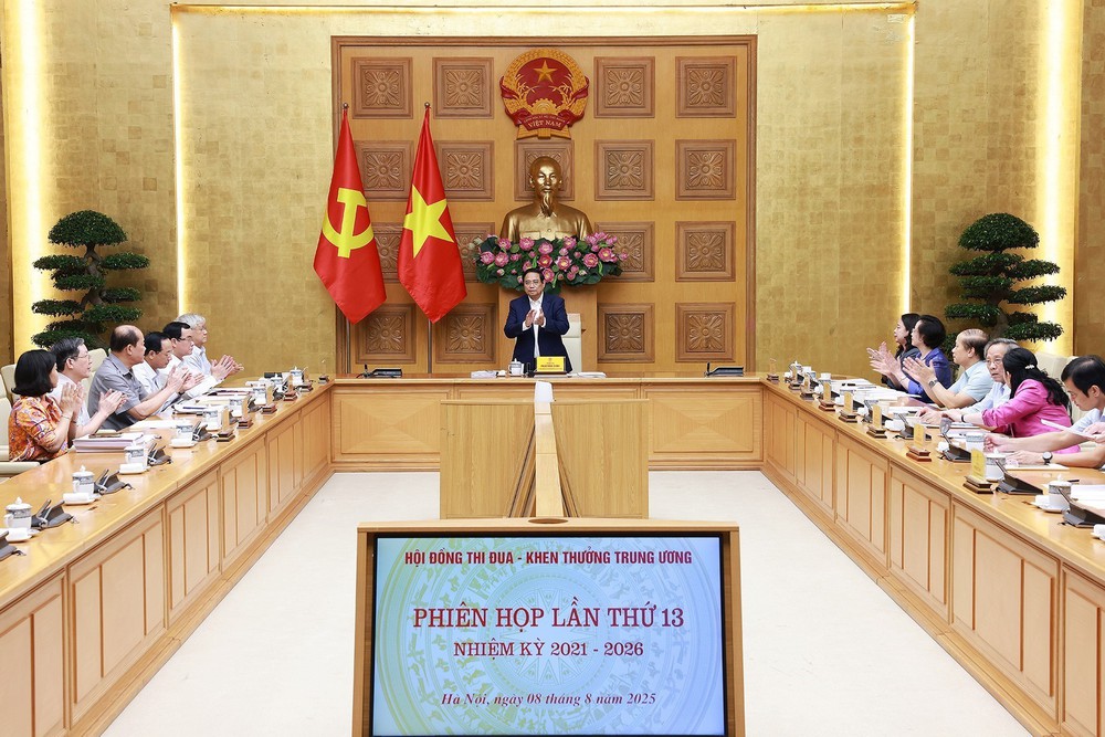Thủ tướng chủ trì phiên họp lần thứ 13 Hội đồng Thi đua-Khen thưởng Trung ương - Ảnh 1.