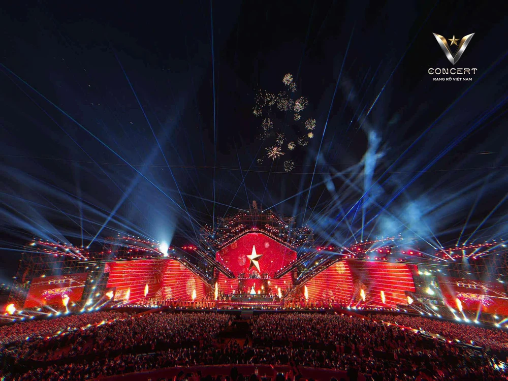 &quot;V Concert - Rạng rỡ Việt Nam&quot; thu hút hàng chục ngàn người đến xem và cổ vũ - Ảnh 1.