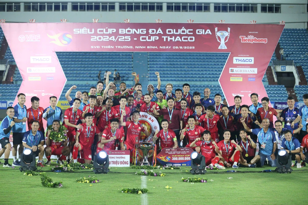 CAHN giành Siêu Cúp, HLV Polking báo tín hiệu sẵn sàng soán ngôi vô địch V-League của Nam Định - Ảnh 3.