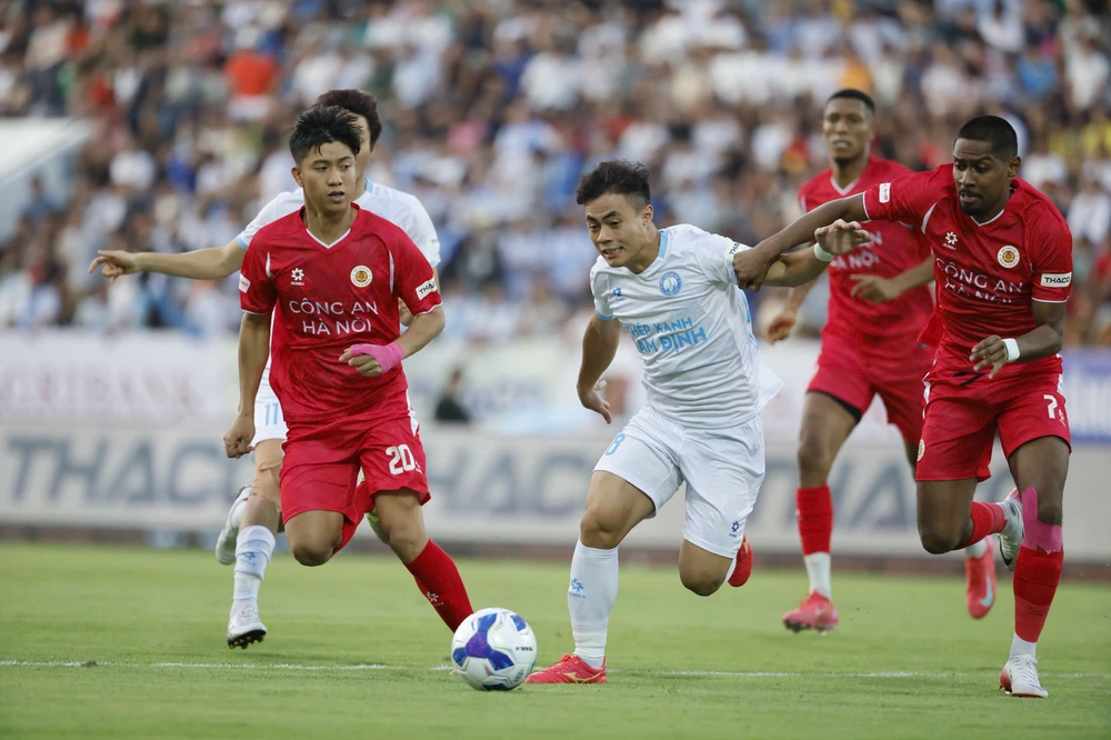 Bóng đá Việt Nam nhìn về Thái Lan để hoàn thiện mình - Ảnh 1.