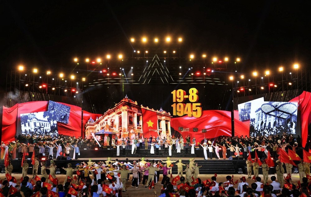 Lãnh đạo Đảng, Nhà nước dự Chương trình chính luận nghệ thuật ''Dưới cờ vinh quang'' - Ảnh 6.