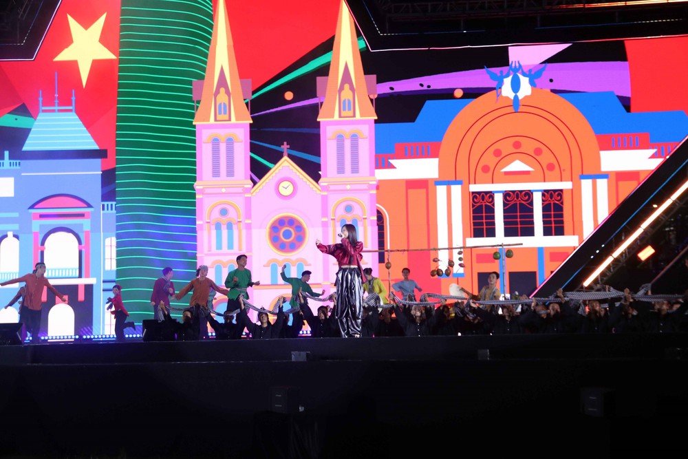 Lãnh đạo Đảng, Nhà nước dự Chương trình chính luận nghệ thuật ''Dưới cờ vinh quang'' - Ảnh 11.