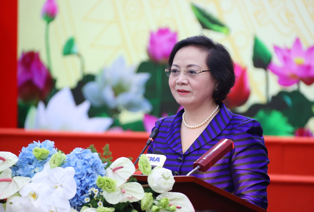 Bộ trưởng Nội vụ: Khuyến khích cán bộ, công chức không đáp ứng được yêu cầu tự nguyện nghỉ để nhường chỗ cho lớp trẻ - Ảnh 1.