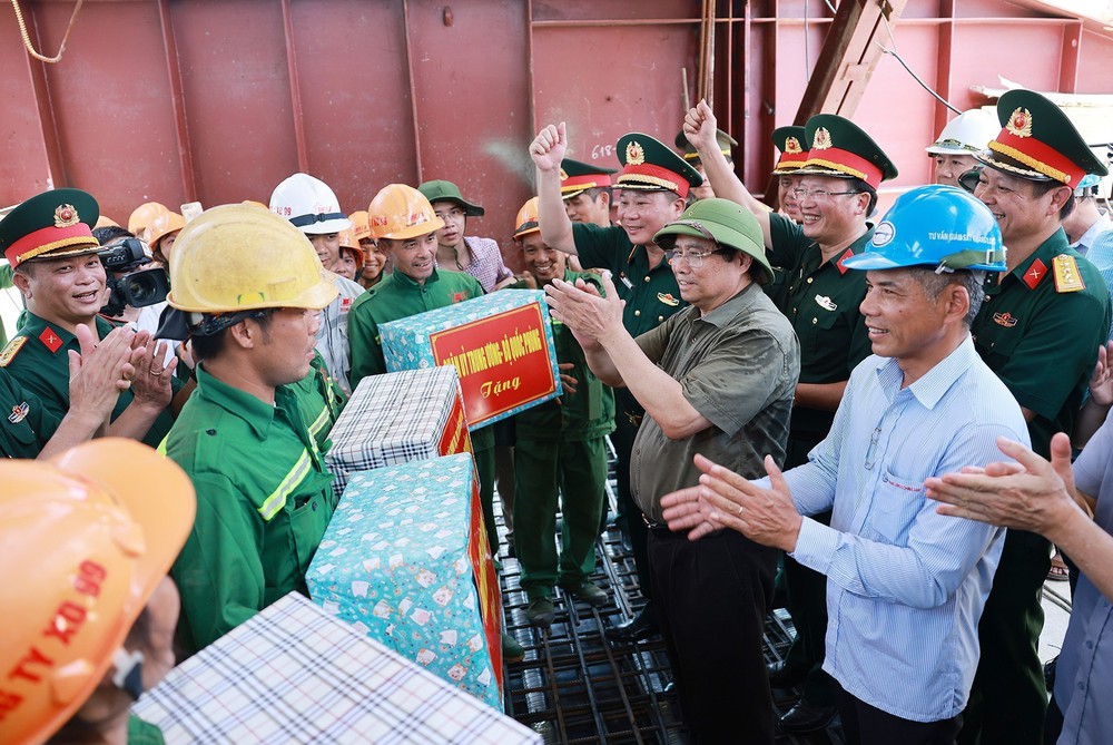 Thủ tướng Phạm Minh Chính kiểm tra, thúc đẩy triển khai các dự án hạ tầng trên địa bàn tỉnh Phú Thọ - Ảnh 4.