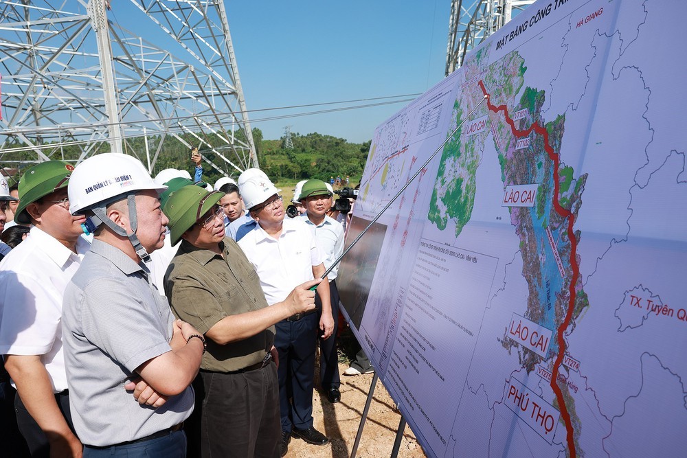 Thủ tướng kiểm tra tiến độ thi công Dự án Đường dây 500 kV Lào Cai - Vĩnh Yên - Ảnh 2.