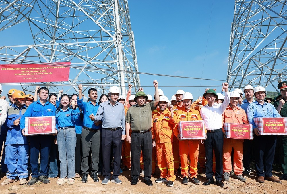 Thủ tướng kiểm tra tiến độ thi công Dự án Đường dây 500 kV Lào Cai - Vĩnh Yên - Ảnh 4.
