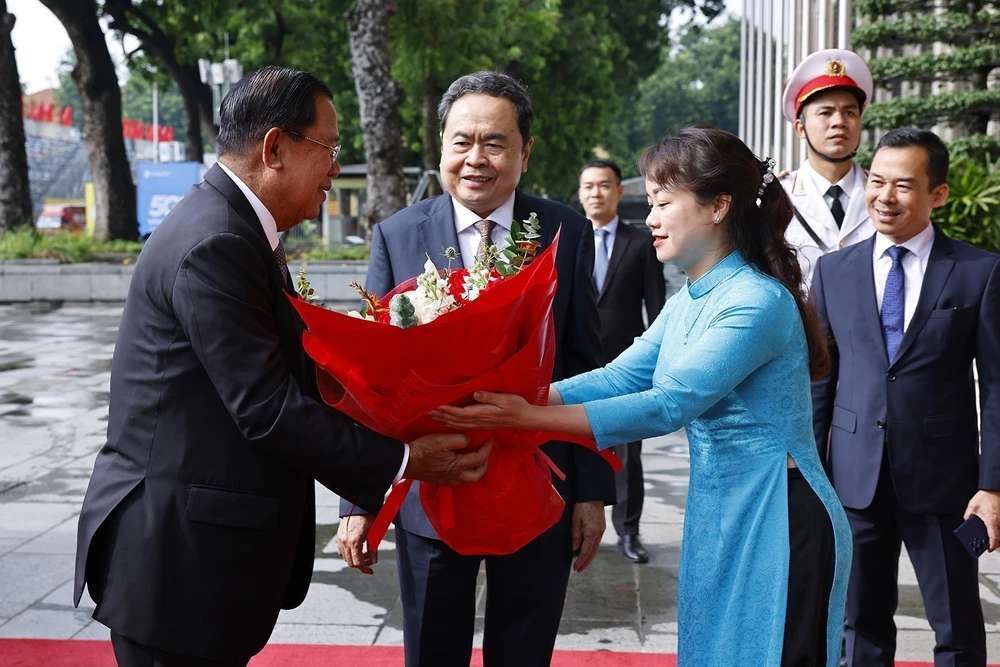 Chủ tịch Quốc hội Trần Thanh Mẫn hội kiến Chủ tịch Đảng Nhân dân Campuchia, Chủ tịch Thượng viện Campuchia Hun Sen - Ảnh 1.
