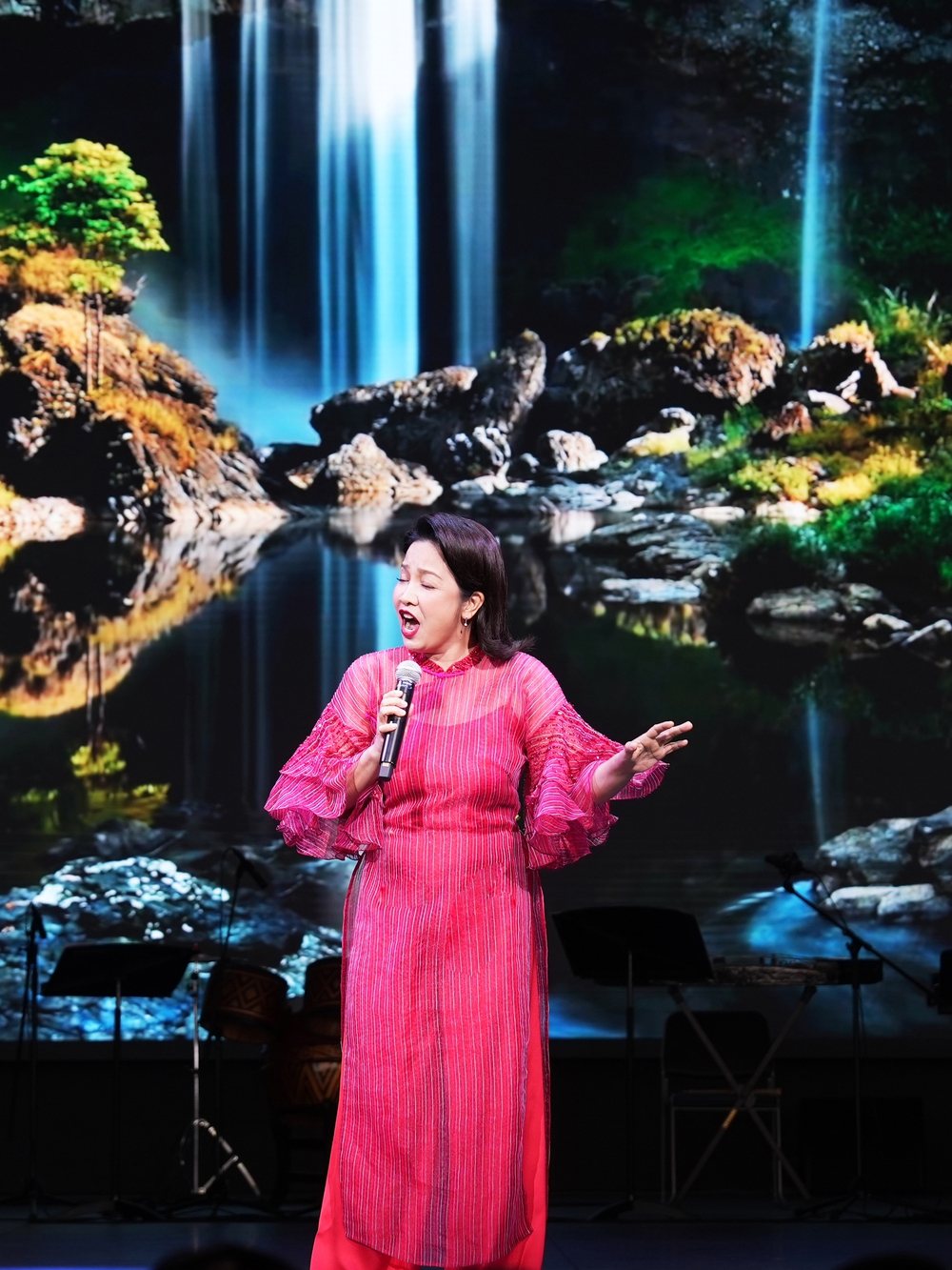 Diva Mỹ Linh đại diện Việt Nam cất tiếng hát tại Expo 2025 Osaka - Ảnh 3.