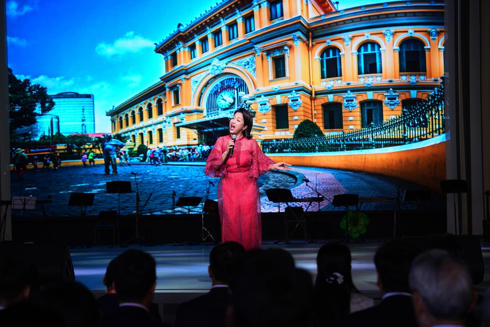 Diva Mỹ Linh đại diện Việt Nam cất tiếng hát tại Expo 2025 Osaka - Ảnh 1.