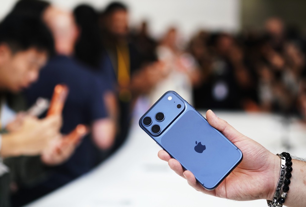 Apple giữ giá các mẫu iPhone 17 ổn định bất chấp rủi ro từ thuế quan - Ảnh 1.