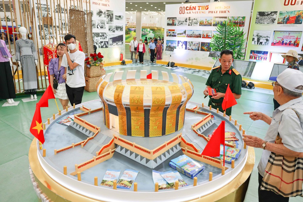 Du lịch phương Nam thu nhỏ qua các gian trưng bày đặc sắc tại Triển lãm thành tựu Đất nước - Ảnh 2.
