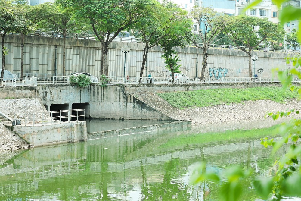 Hà Nội nỗ lực &quot;hồi sinh&quot; dòng sông Tô Lịch - Ảnh 2.