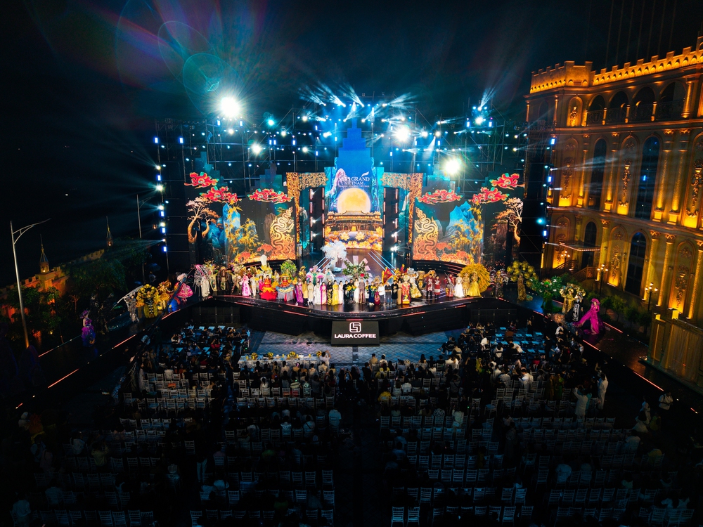 Đêm thi trang phục văn hoá dân tộc Miss Grand Vietnam 2025: Tôn vinh làng nghề, di sản và bản sắc Việt  - Ảnh 15.