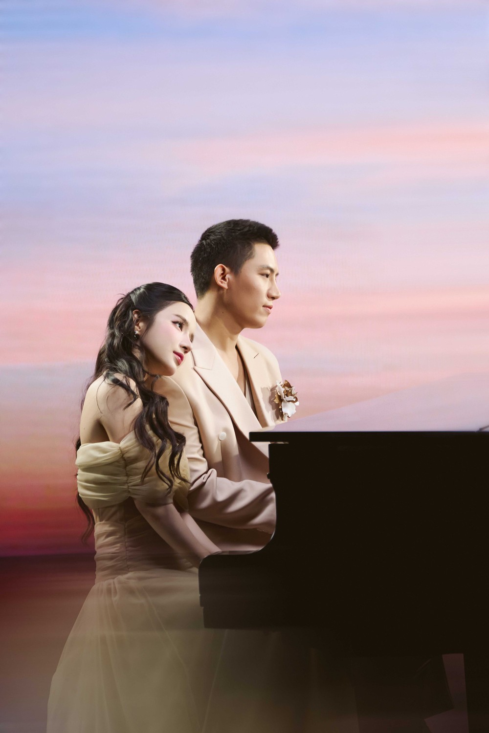 Cặp đôi “hàng xóm” Anh Tú - LyLy bất ngờ kết hợp trong MV về đám cưới - Ảnh 1.