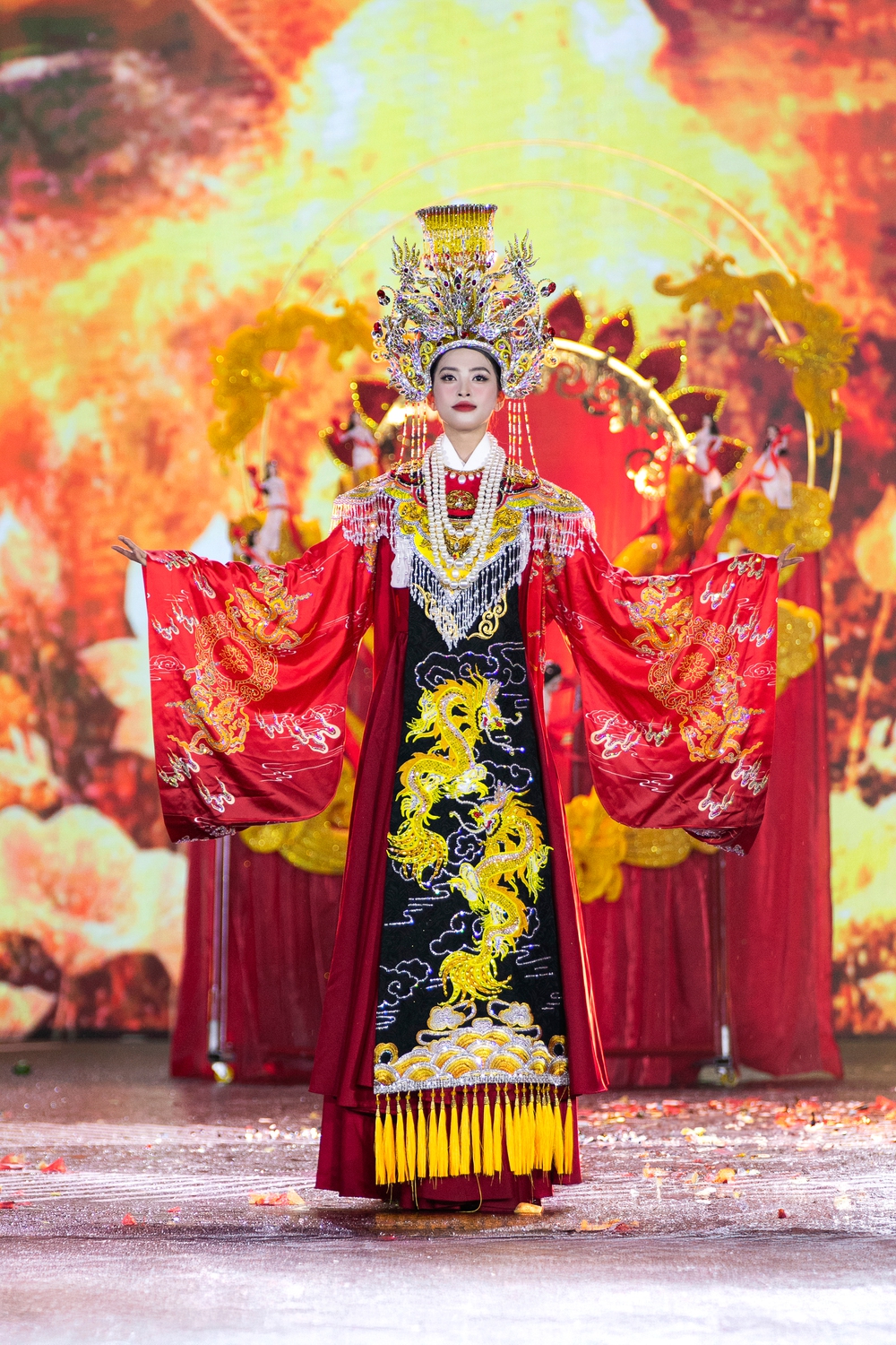 Mãn nhãn với trang phục văn hóa dân tộc Miss Grand Vietnam 2025 - Ảnh 3.