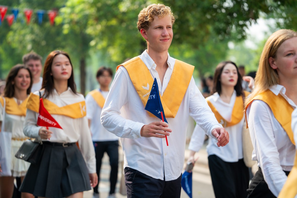 VinUni khai giảng khóa 6, ra mắt tân hiệu trưởng và dàn lãnh đạo tinh hoa - Ảnh 1.