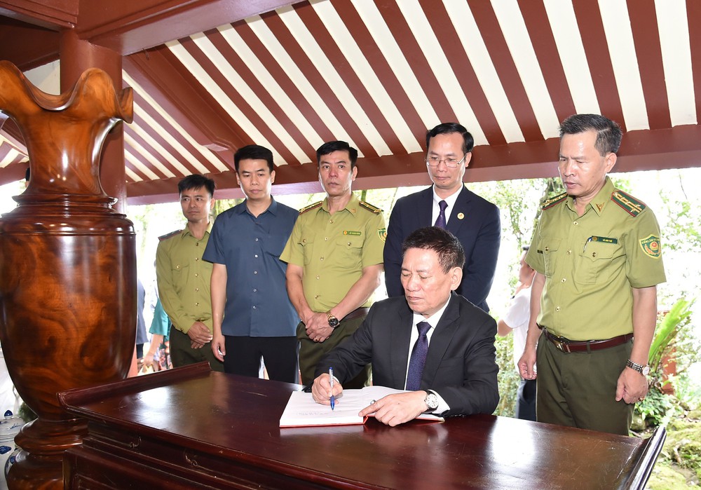 Trang trọng Lễ dâng hương tưởng nhớ 56 năm ngày mất Chủ tịch Hồ Chí Minh - Ảnh 3.